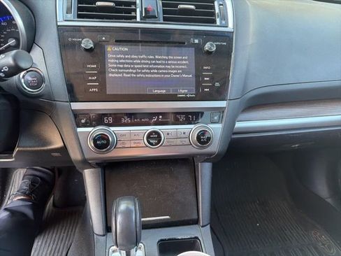 Used 2017 Subaru Outback 2.5i Touring w/ Popular Package #5A image 8