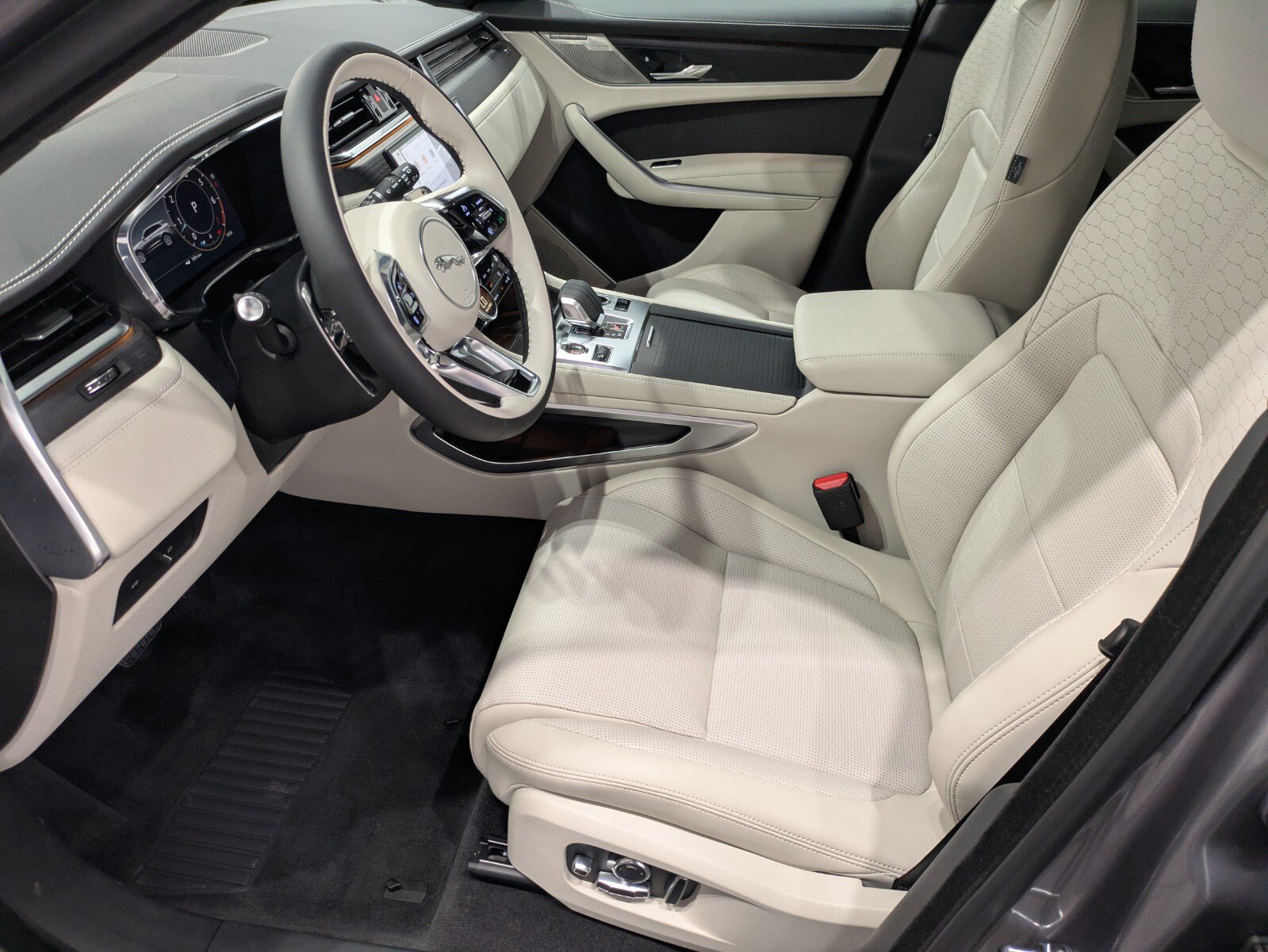 New 2026 Jaguar F-PACE R-Dynamic S AWD/4WD image 6