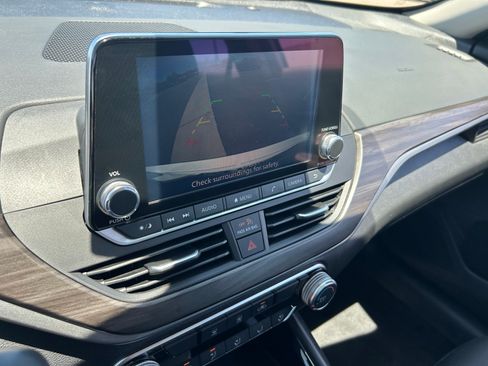 Used 2024 Nissan Altima 2.5 SV FWD image 29