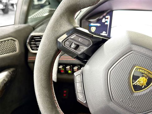 Used 2018 Lamborghini Huracan image 23
