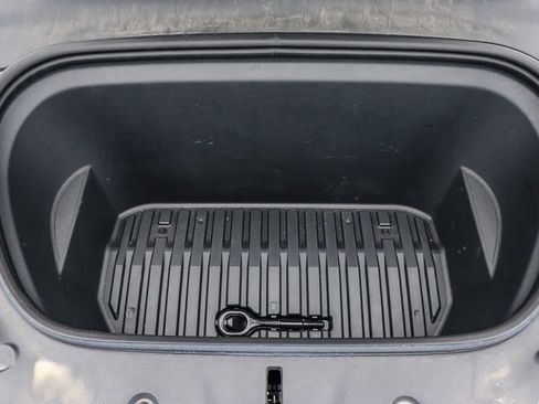 Used 2023 Tesla Model Y AWD image 29