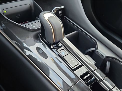 New 2025 Toyota Crown Signia Limited image 21