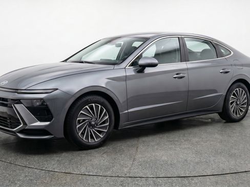 Used 2025 Hyundai Sonata SEL FWD image 3