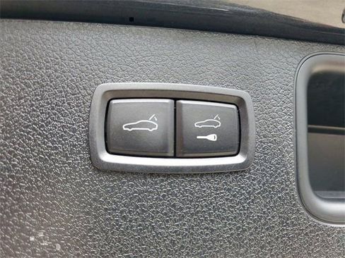 Used 2024 Porsche Macan w/ Premium Plus Package image 40