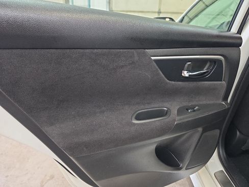 Used 2013 Nissan Altima 2.5 SV image 31