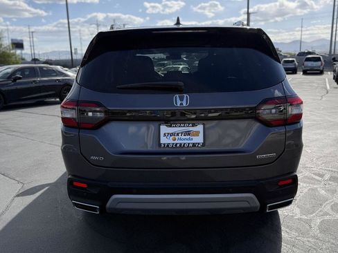 Certified 2025 Honda Pilot Touring image 7