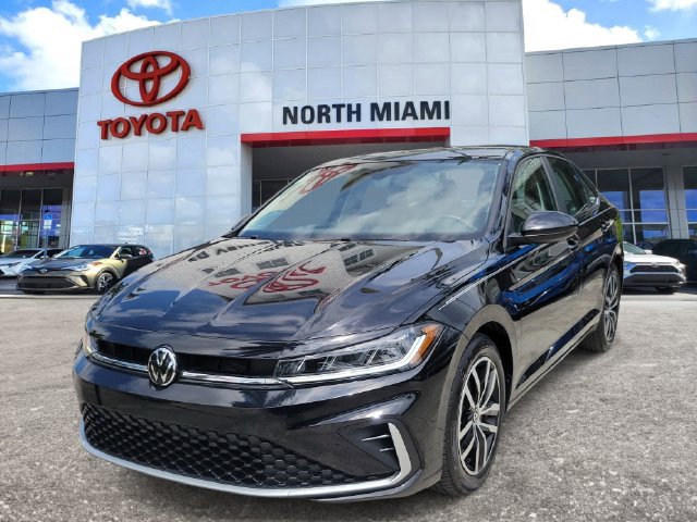 Used 2026 Volkswagen Jetta SE FWD image 2