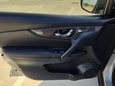 Used 2020 Nissan Rogue SV FWD image 13