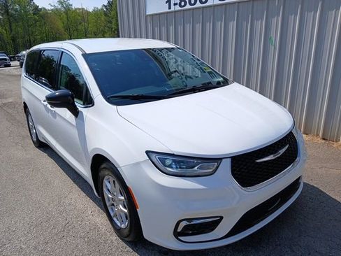 Used 2024 Chrysler Pacifica Touring-L FWD image 1