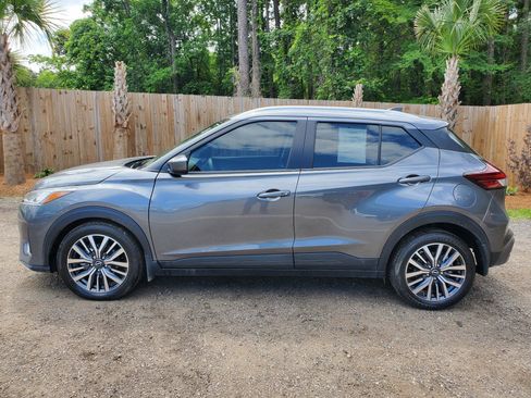 Used 2024 Nissan Kicks SV FWD image 4