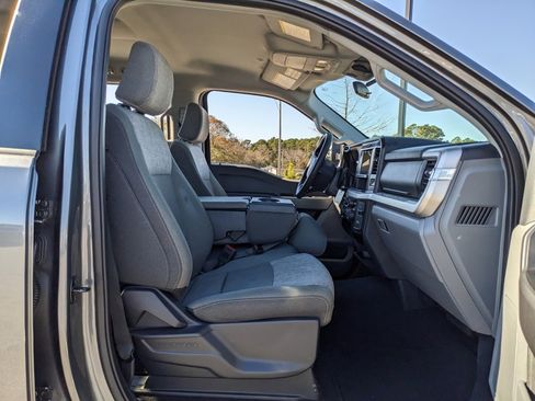 Used 2025 Ford F250 XLT image 40