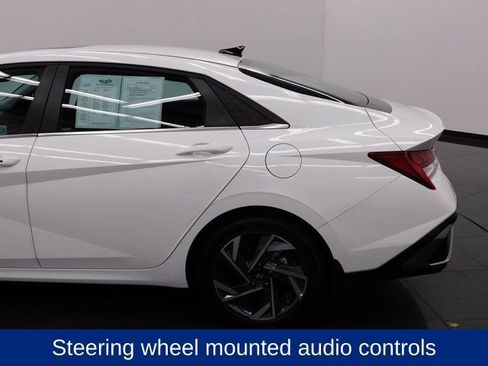 Certified 2025 Hyundai Elantra SEL image 17