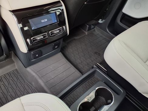 Used 2025 Lincoln Aviator Reserve w/ Equipment Group 201A image 15