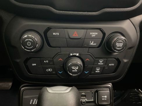 Used 2023 Jeep Renegade Altitude w/ Sun/Sound Group AWD/4WD image 22