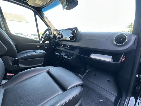 Used 2019 Mercedes-Benz Sprinter 2500 image 10