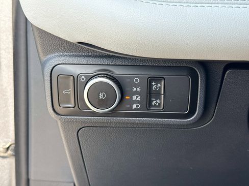 Used 2025 Ford Explorer Platinum w/ Ultimate Package image 33