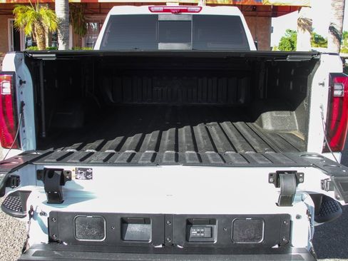 Used 2025 GMC Sierra 2500 Denali Ultimate image 10