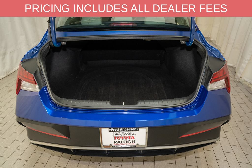 Used 2025 Hyundai Elantra Limited FWD image 5