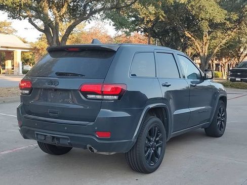 Used 2017 Jeep Grand Cherokee Altitude AWD/4WD image 3