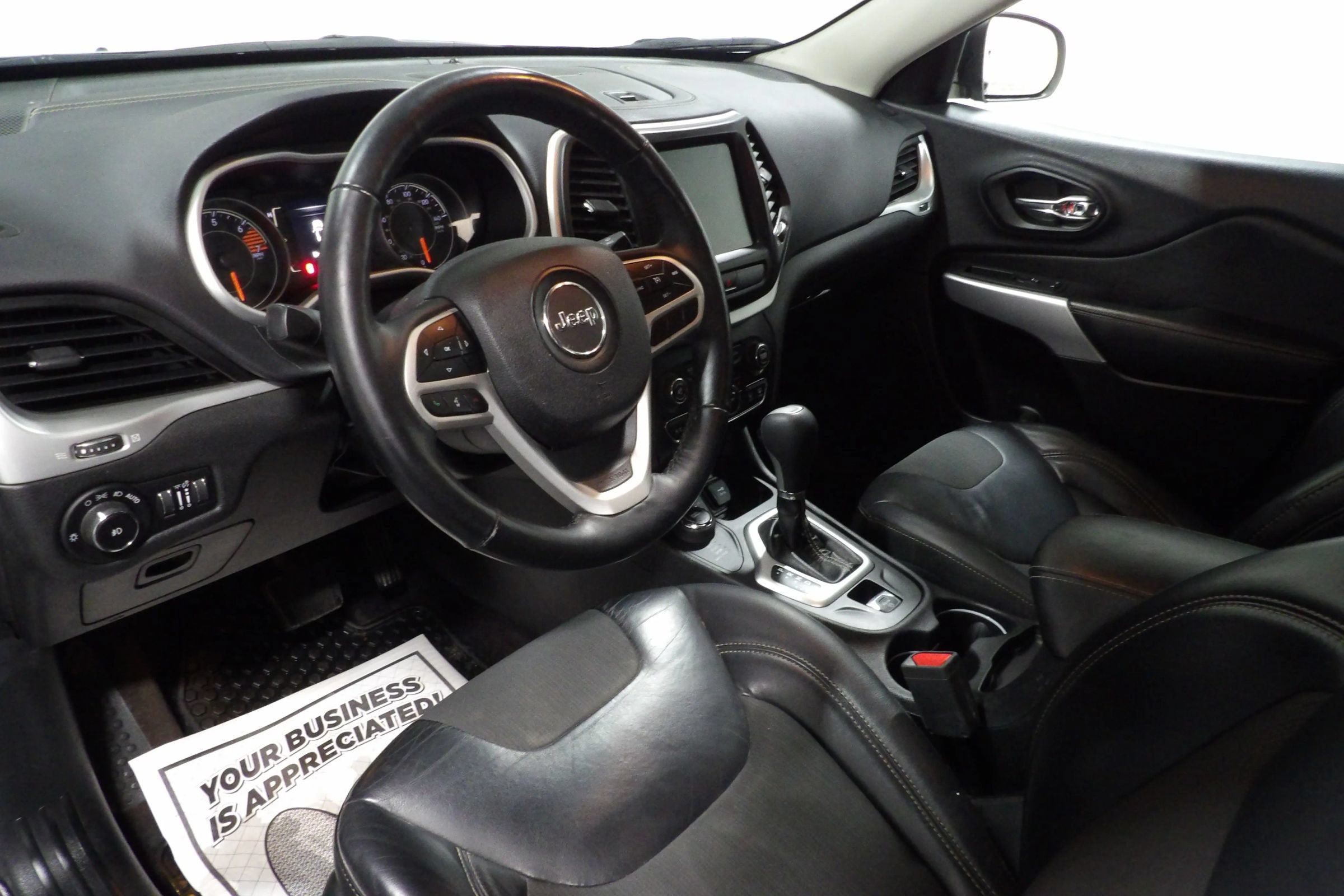 Used 2018 Jeep Cherokee Latitude Plus w/ Cold Weather Group AWD/4WD image 9