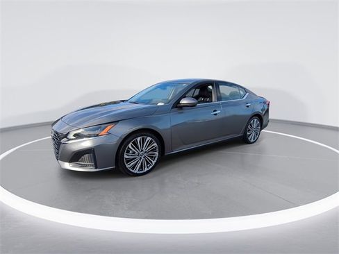 Used 2023 Nissan Altima 2.5 SL image 4