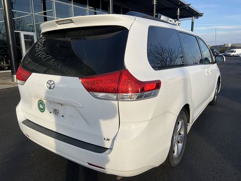 Used 2012 Toyota Sienna LE image 7