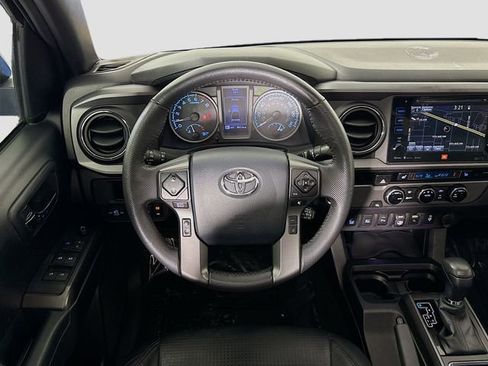 Used 2018 Toyota Tacoma TRD Sport image 25