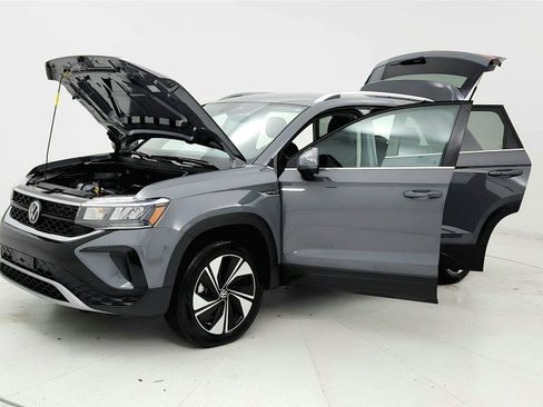 Used 2024 Volkswagen Taos SE AWD/4WD image 9