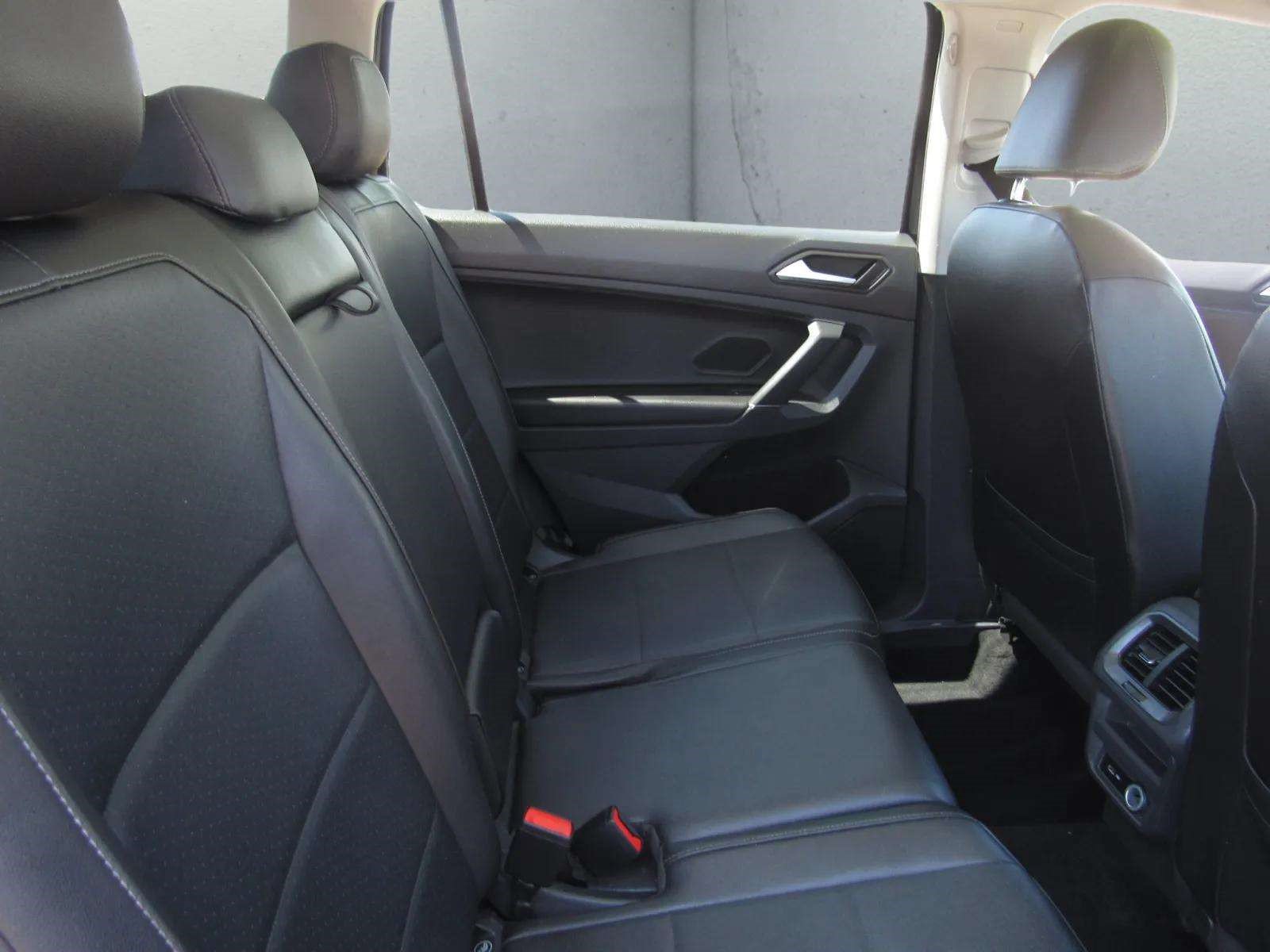 Used 2020 Volkswagen Tiguan SE R-Line FWD image 11