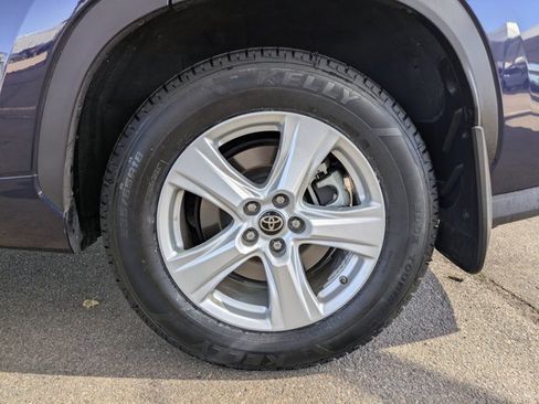 Used 2021 Toyota Highlander LE AWD/4WD image 26