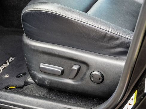 Used 2018 Toyota RAV4 Limited FWD image 29