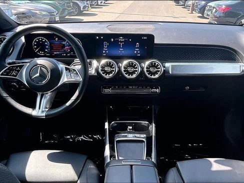Used 2026 Mercedes-Benz GLB 250 4MATIC image 12