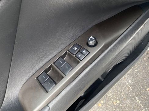 Used 2022 Toyota Camry SE image 17