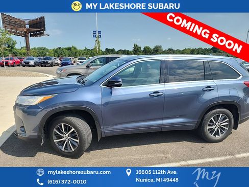 Used 2017 Toyota Highlander XLE AWD/4WD image 4