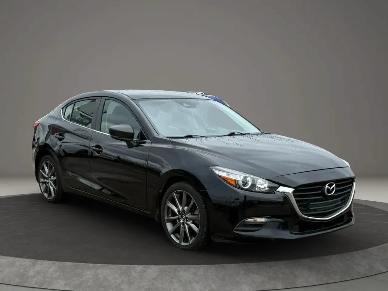 Used 2018 MAZDA MAZDA3 Touring FWD image 5