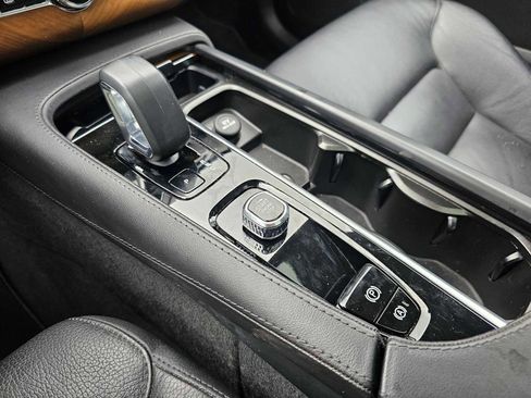 Used 2023 Volvo XC90 B6 Core w/ Protection Package Premier image 36