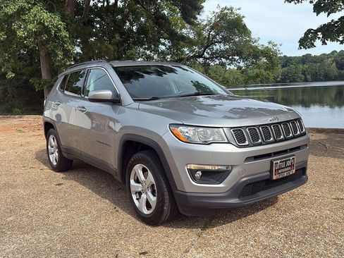 Used 2020 Jeep Compass Latitude w/ Cold Weather Group AWD/4WD image 1