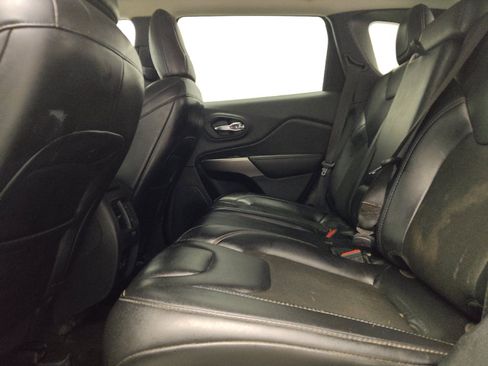 Used 2021 Jeep Cherokee Latitude Plus FWD image 18