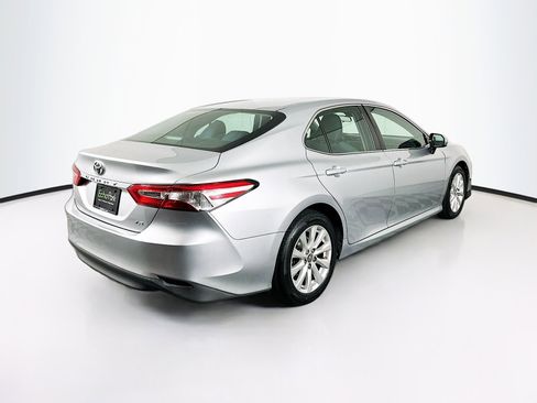 Used 2018 Toyota Camry LE image 9