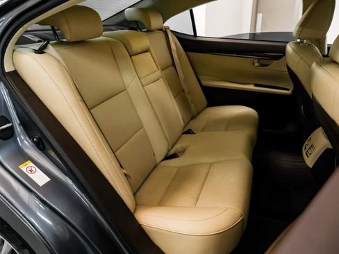 Used 2016 Lexus ES 350 w/ Premium Package w/Wood Trim FWD image 31