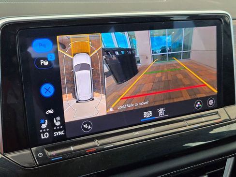 Used 2025 Volkswagen Atlas SEL Premium R-Line image 36