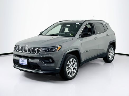 Used 2023 Jeep Compass Latitude AWD/4WD image 1