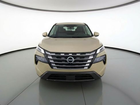 Used 2025 Nissan Rogue SV image 2