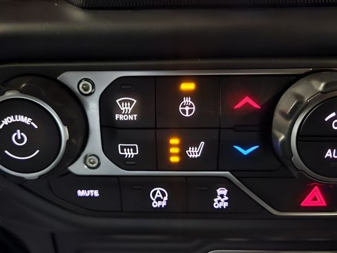 Certified 2020 Jeep Gladiator Rubicon AWD/4WD image 25