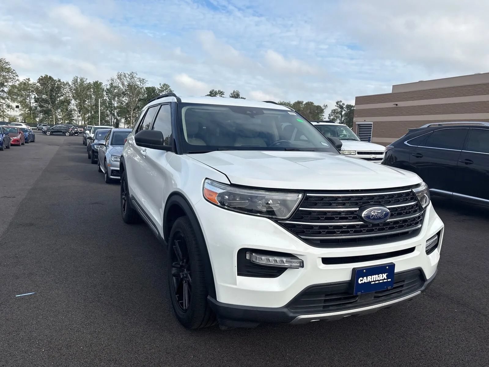 Used 2020 Ford Explorer XLT w/ Equipment Group 202A AWD/4WD image 3