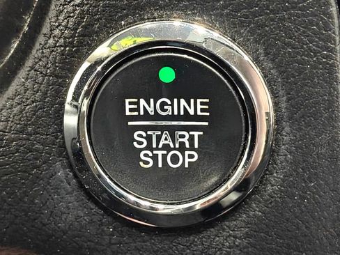 Used 2017 Ford Fusion SE w/ Fusion SE Technology Package FWD image 11