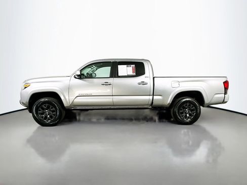 Used 2021 Toyota Tacoma SR5 AWD/4WD image 5