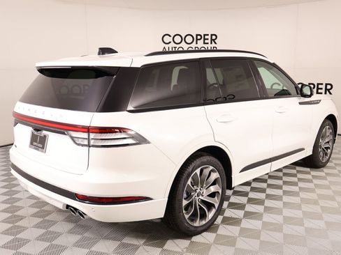 New 2026 Lincoln Aviator AWD w/ Jet Appearance Package image 22