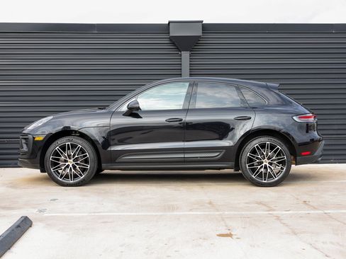 Certified 2024 Porsche Macan image 2