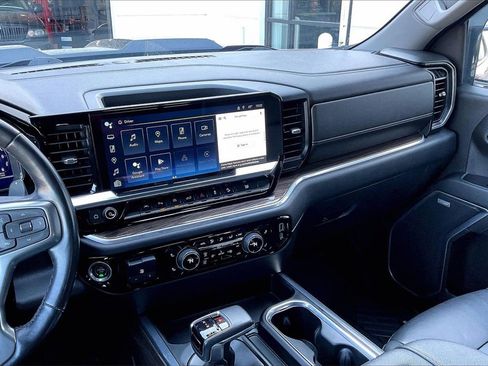 Used 2022 Chevrolet Silverado 1500 LT Trail Boss w/ Convenience Package II image 6